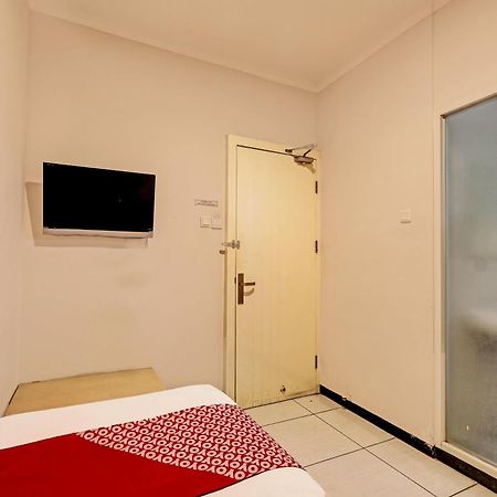Sky Guesthouse Семаранг Екстериор снимка