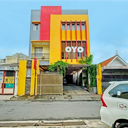 Sky Guesthouse Семаранг Екстериор снимка