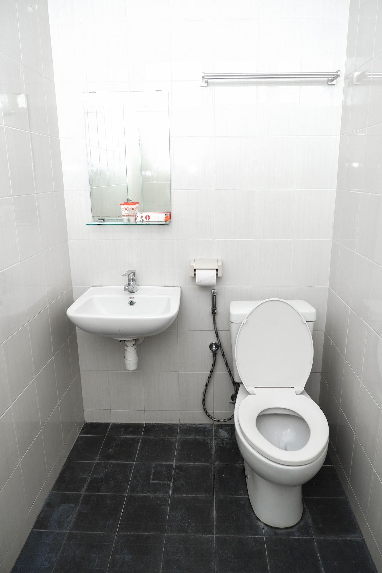 Sky Guesthouse Семаранг Екстериор снимка