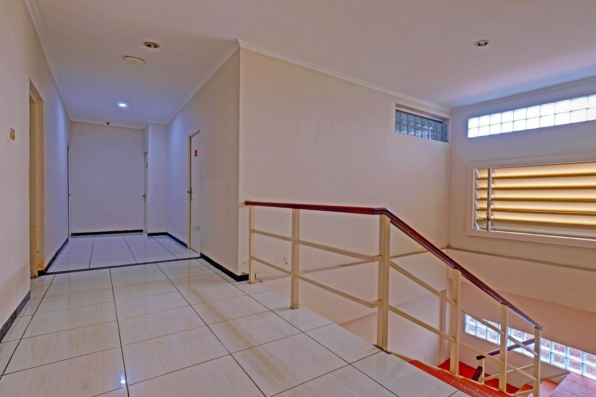 Sky Guesthouse Семаранг Екстериор снимка