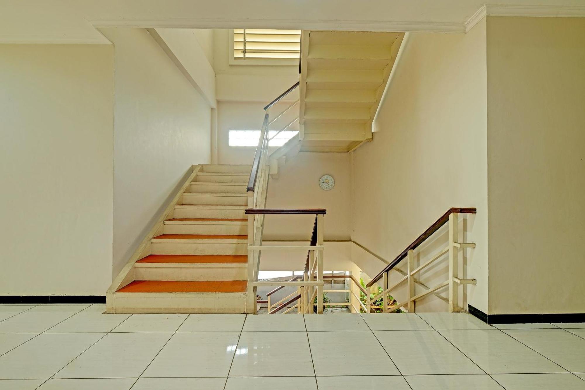 Sky Guesthouse Семаранг Екстериор снимка